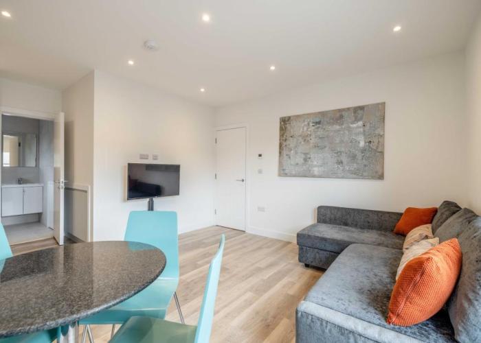 EasyStays - Modern Apartments in Windsor with Parking