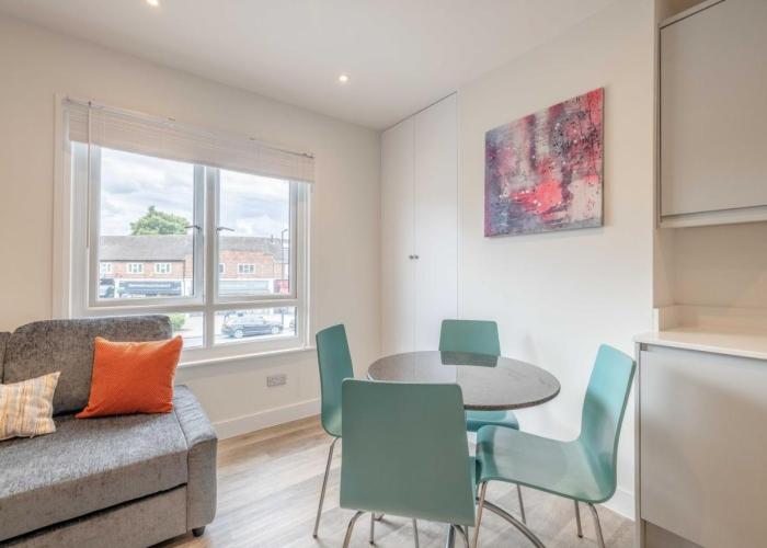 EasyStays - Modern Apartments in Windsor with Parking
