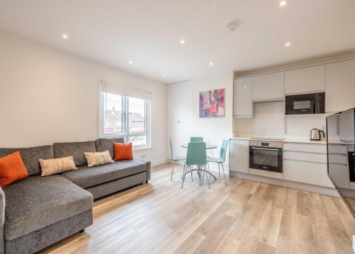 EasyStays - Modern Apartments in Windsor with Parking