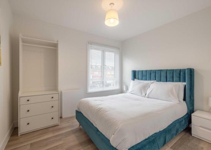 EasyStays - Modern Apartments in Windsor with Parking