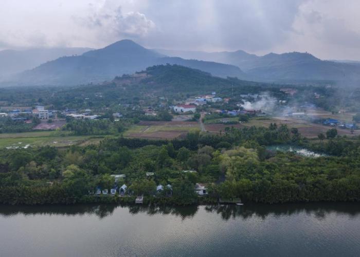 Kampot Riverfront Boutique