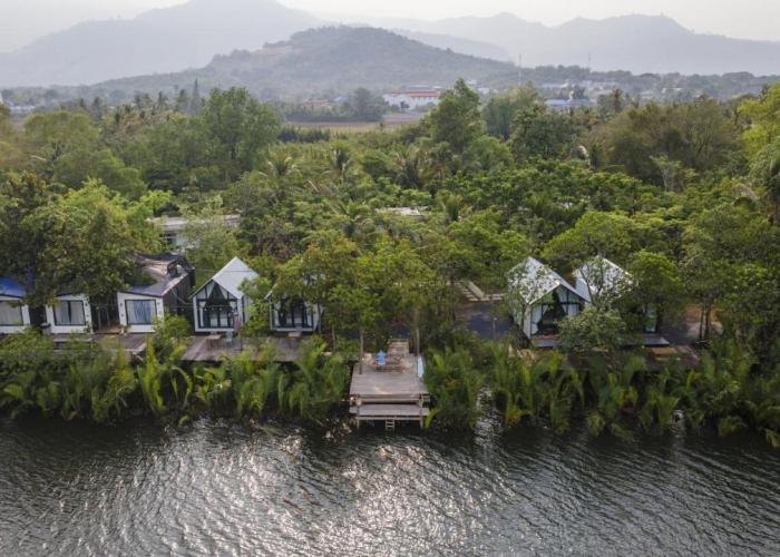 Kampot Riverfront Boutique