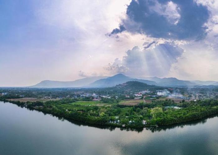 Kampot Riverfront Boutique