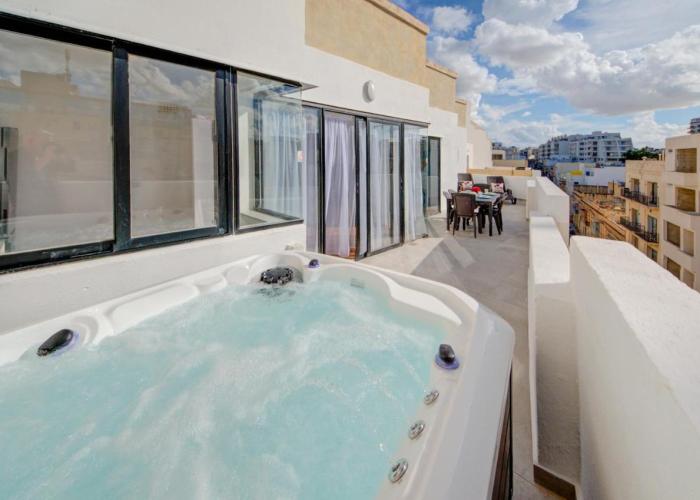 Sliema Exclusive 4-Bedroom Side Seaviews Apartments By ShortLetsMalta