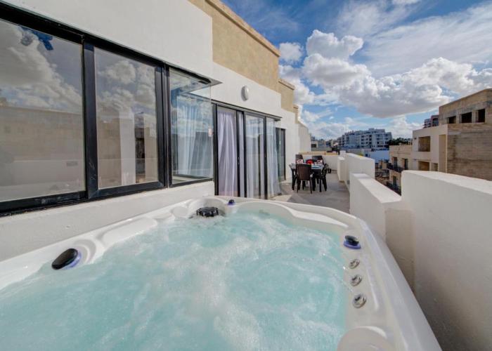 Sliema Exclusive 4-Bedroom Side Seaviews Apartments By ShortLetsMalta