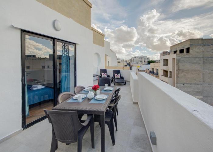 Sliema Exclusive 4-Bedroom Side Seaviews Apartments By ShortLetsMalta