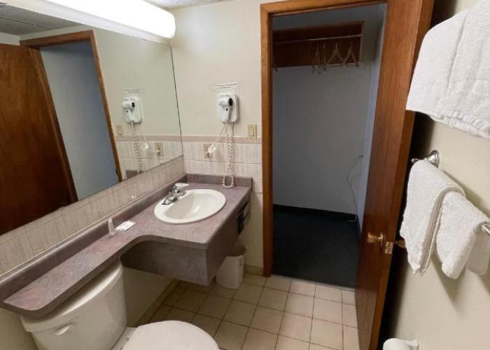 Heritage Inn & Suites