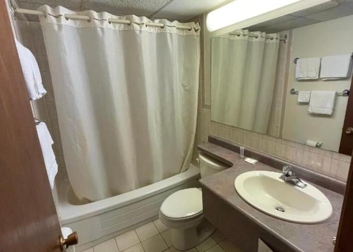 Heritage Inn & Suites
