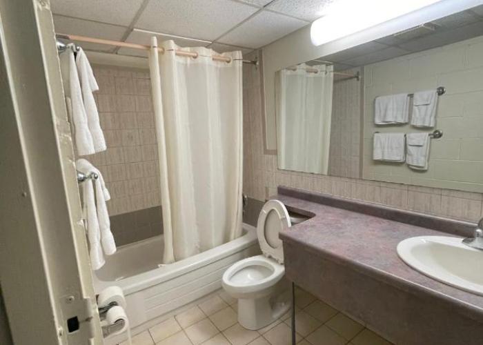 Heritage Inn & Suites