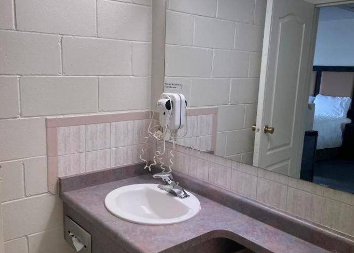 Heritage Inn & Suites