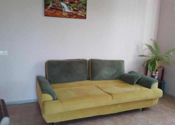 Apartment E L A