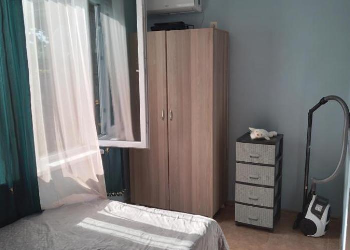 Apartment E L A