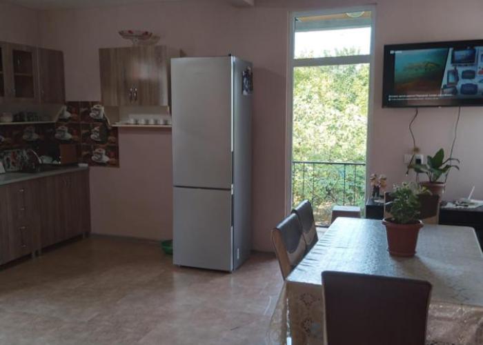 Apartment E L A