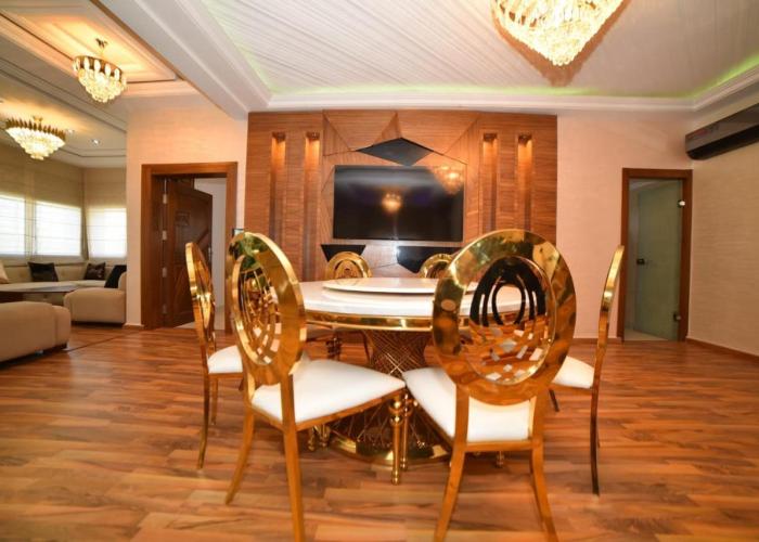 magnifique appartement de 250m2 dans villa avec piscine