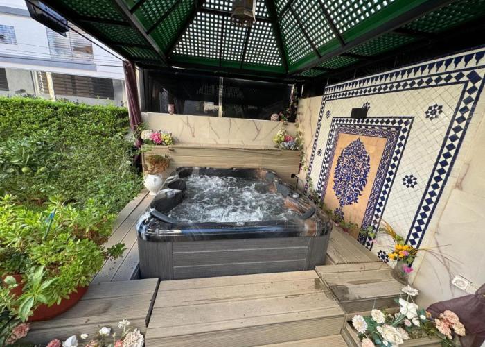 magnifique appartement de 250m2 dans villa avec piscine