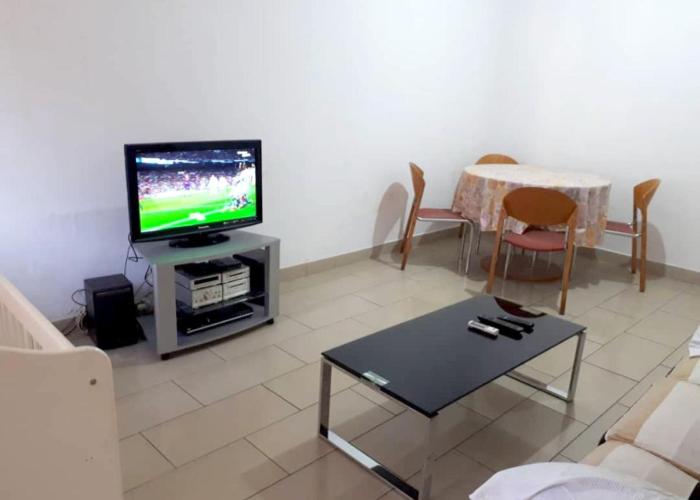 One bedroom appartement with balcony and wifi at Douala