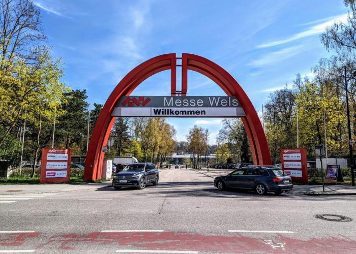 Bright and comfortable unit across from Messe Wels