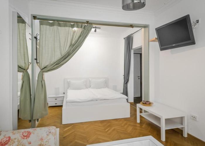 Floral Studio Retreat in Sofia City Center by Flat Mаnager