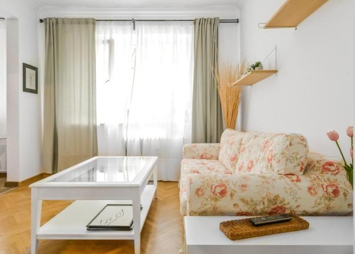 Floral Studio Retreat in Sofia City Center by Flat Mаnager