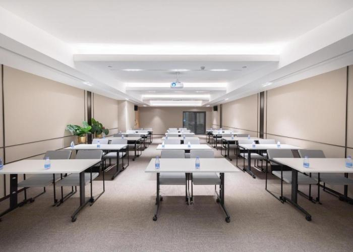 Atour Hotel Yuzhong Yuci Incity
