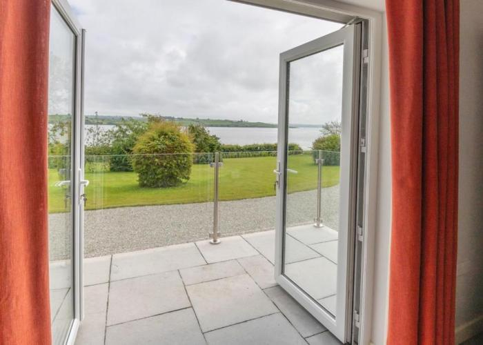 2 BED WATERFRONT PROPERTY - CLOSE TO COURTMACSHERRY