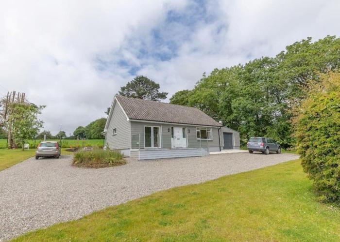 2 BED WATERFRONT PROPERTY - CLOSE TO COURTMACSHERRY