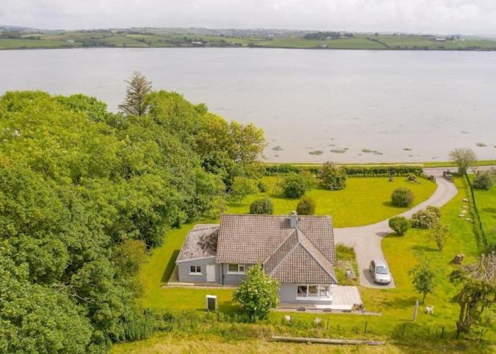 2 BED WATERFRONT PROPERTY - CLOSE TO COURTMACSHERRY