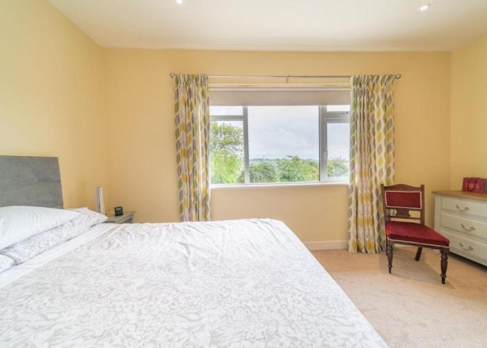 2 BED WATERFRONT PROPERTY - CLOSE TO COURTMACSHERRY