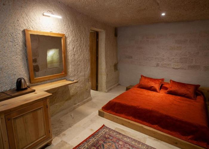 Narcissos Cave Hotel