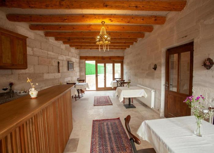 Narcissos Cave Hotel