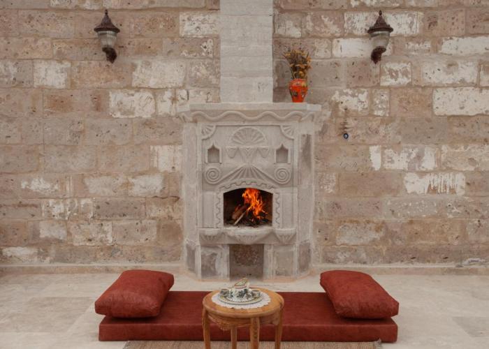 Narcissos Cave Hotel