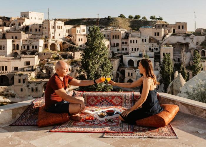 Narcissos Cave Hotel