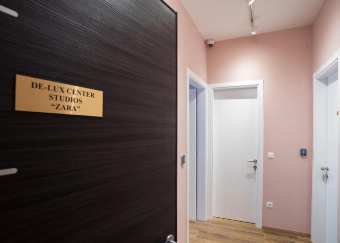 Center De Lux Studios “ Zara “