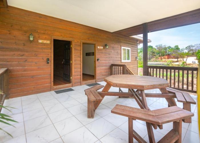 Wescot Villas Sky View