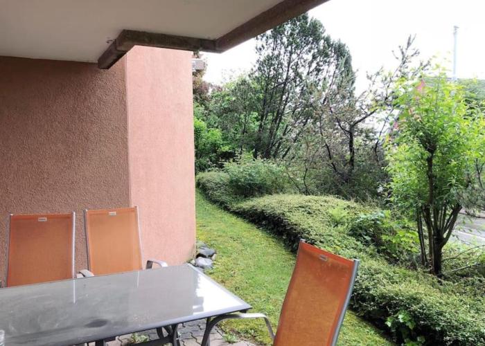 Centrally located, Spacious Modern Apartment