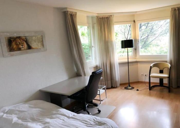 Centrally located, Spacious Modern Apartment