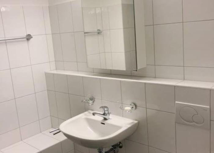 Centrally located, Spacious Modern Apartment