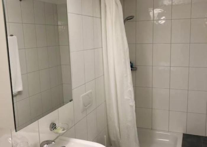 Centrally located, Spacious Modern Apartment