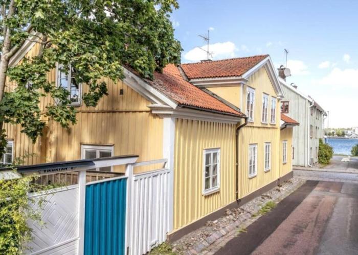Central lägenhet i 1700-talshus