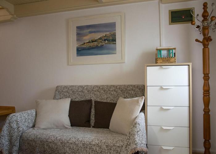 Stonehouse with wonderful seaview