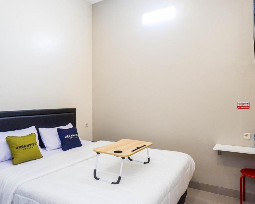 Urbanview Hotel Syariah John Sweet Home