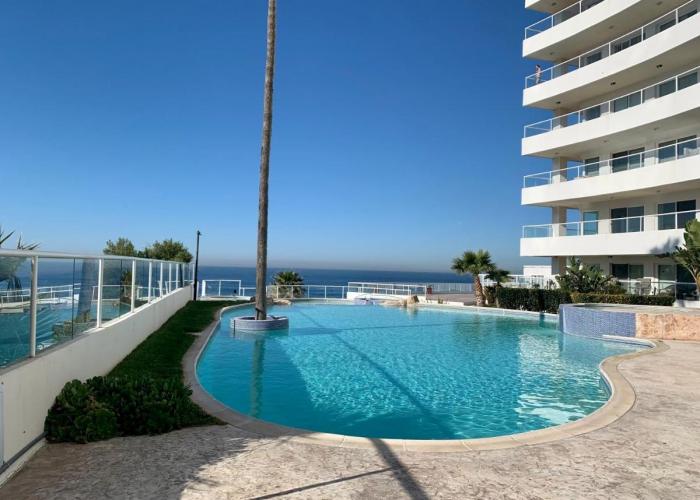 Beachfront 4 BR Penthouse - Pool Steps to Beach & Mins to Downtown
