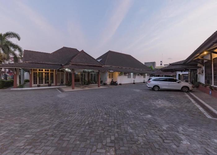 Urbanview Hotel Crown Tasikmalaya
