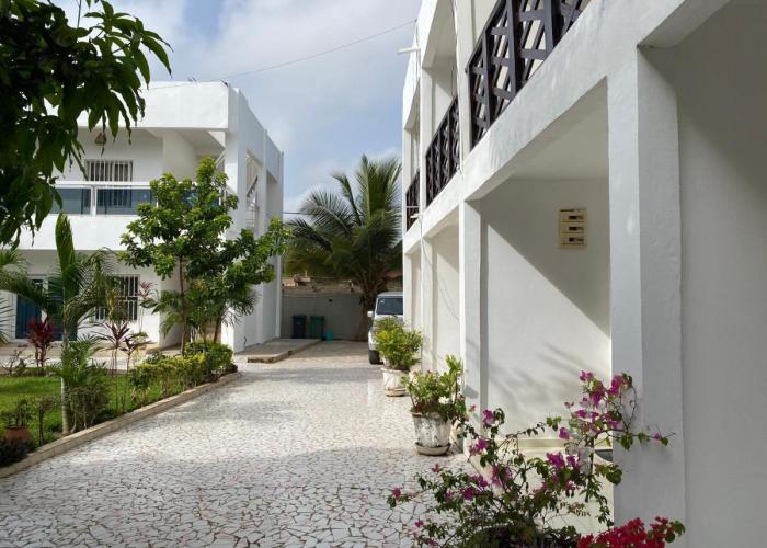 Queen Zee Garden Apartments