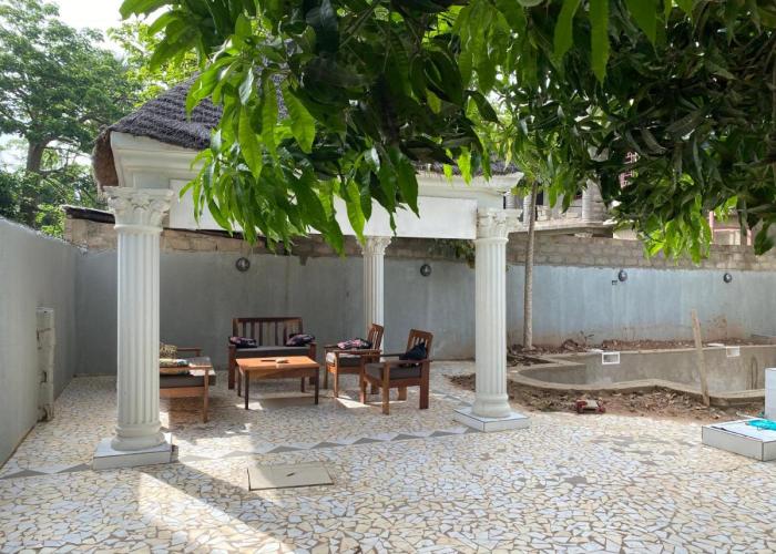 Queen Zee Garden Apartments