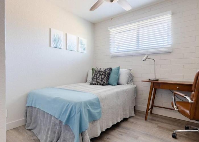 2BR Condo Walking Distance To Downtown Gilbert