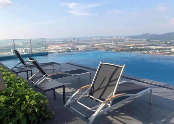 Sky pool 4 star hotel grade stay in i-City