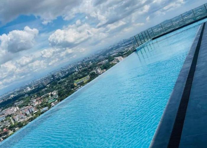 Sky pool 4 star hotel grade stay in i-City