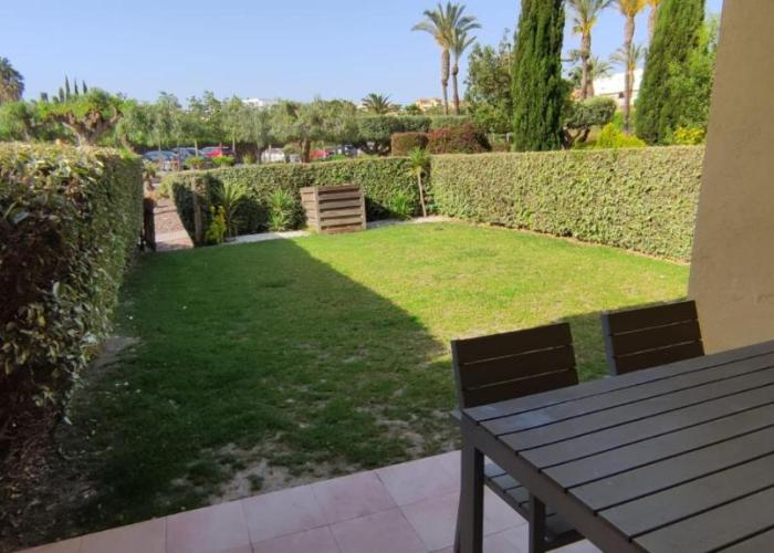 Luminoso y tranquilo apartamento con jardin en campo de Golf Valle del Este