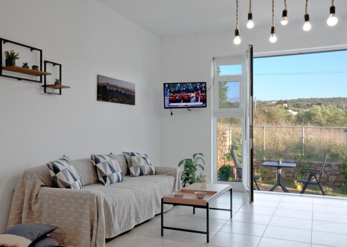 Livingfy Apt with mountain view & garden